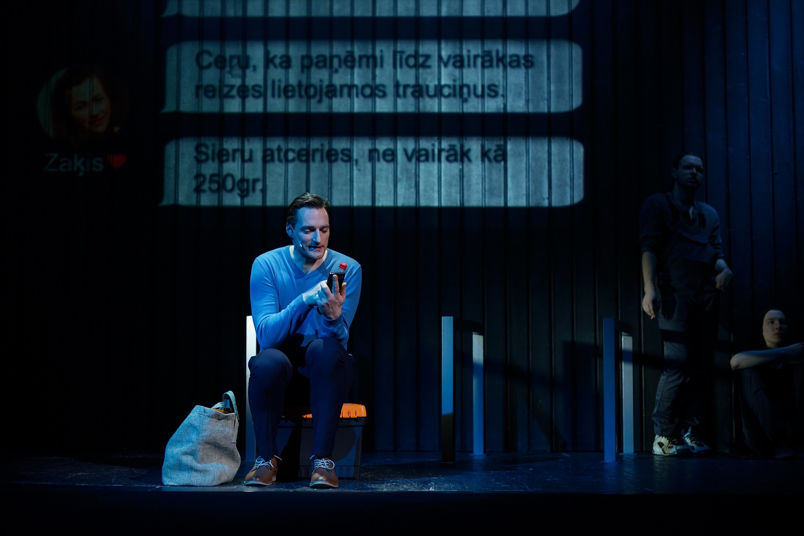 Skats no NT izrādes "Arī vaļiem ir bail" (rež. Elmārs Seņkovs) // Foto – Margarita Germane